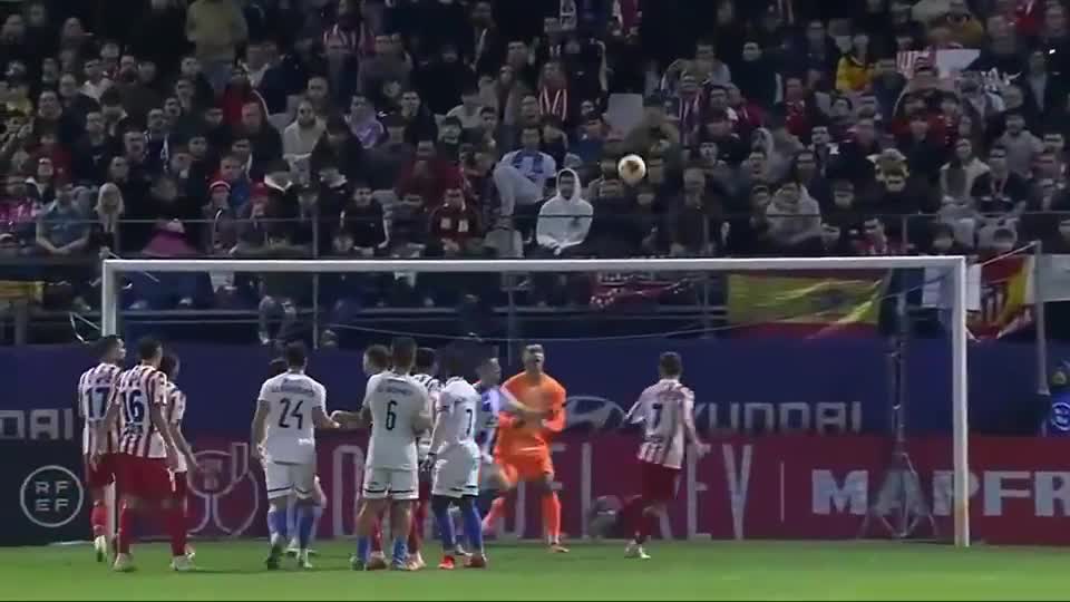 意甲-孔塞桑破门马里奥送点 尤文图斯1-1客平维罗纳 [意甲尤文图斯]