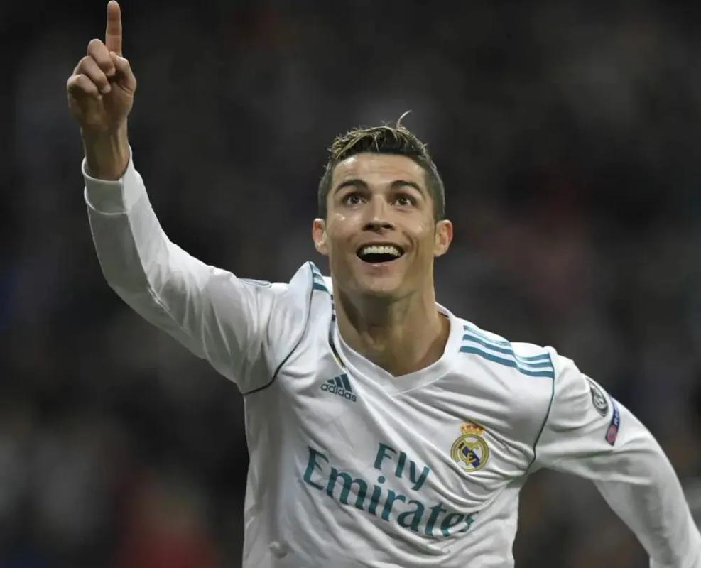 利物浦豪砸8700万镑求购争议前锋！59场37球，接班萨拉赫引发争议